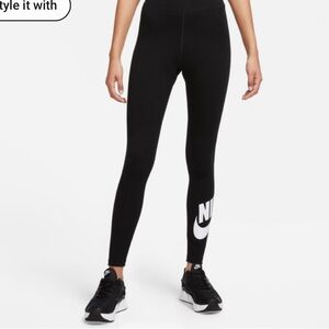 NWT Nike tight fit high rise leggings with logo